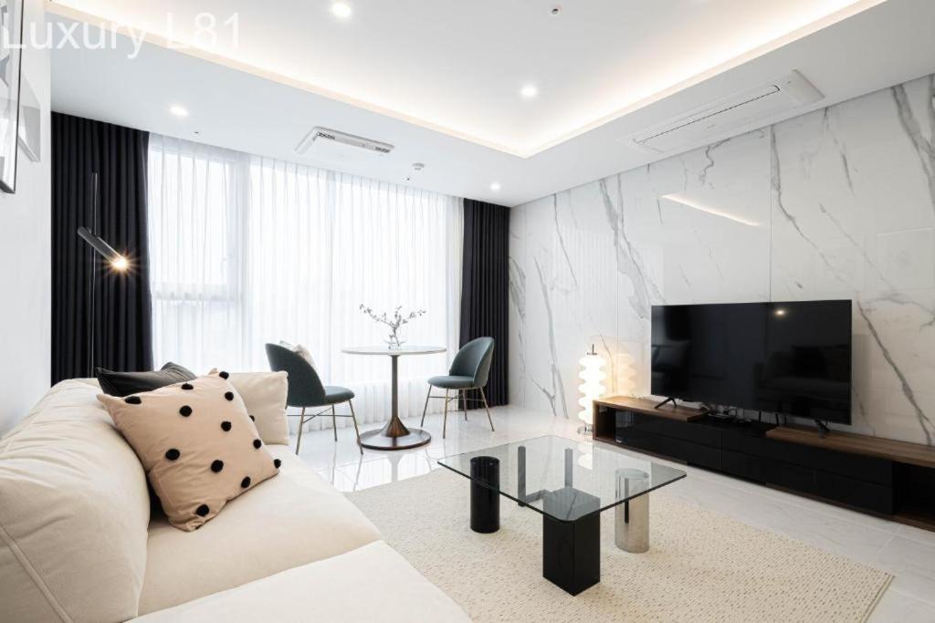 Angia Luxury Apartment Inside Landmark 81 Tower 호치민 외부 사진